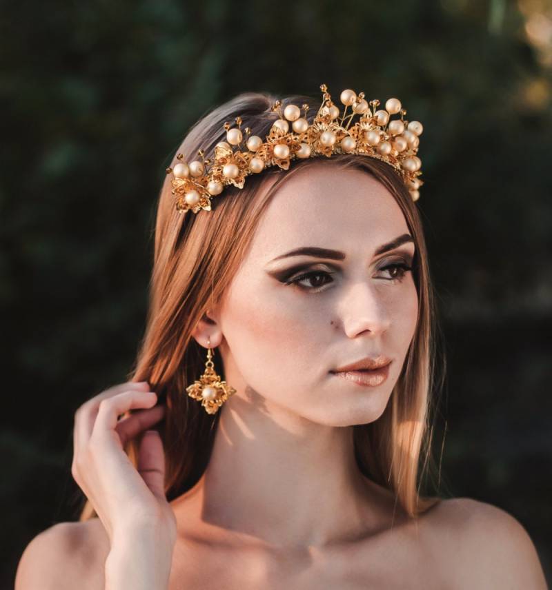 Gold Boho Hochzeit Braut Krone Perle Milch Tiara Und Ohrringe Kopfschmuck Weihnachtskrone Stirnband Queen Crown Golden von JewelryAjoureFlowers
