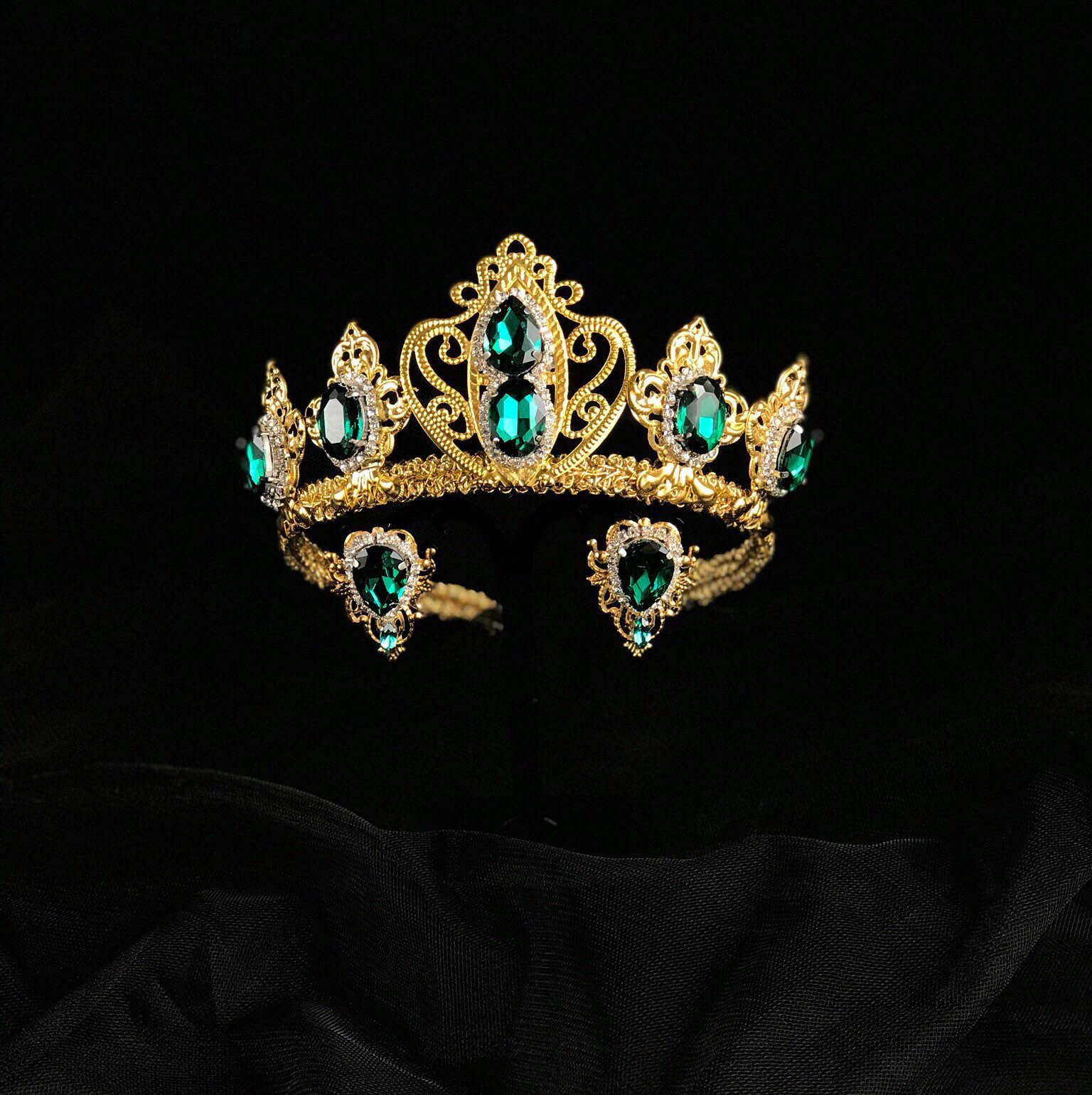 Gold Smaragd Krone Ohrringe Schmuckset Brauch Gold Smaragd Krone Ohrringe Schmuckset Brauch von JewelryAjoureFlowers