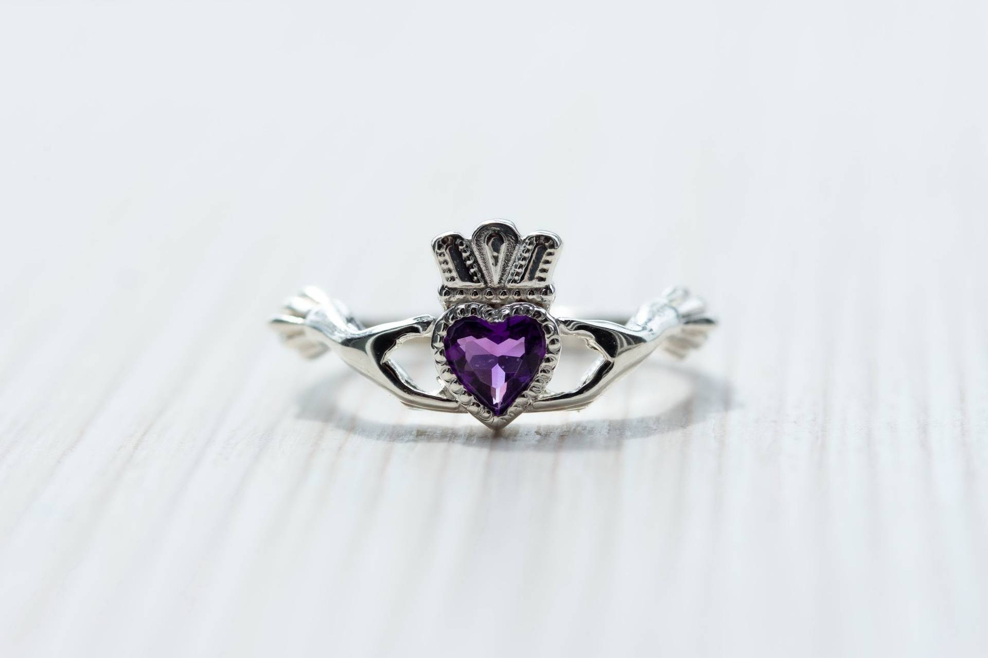 Claddagh Ring, Sterling Silber Amethyst Ring Damen, Versprechen von JewelryArcanum