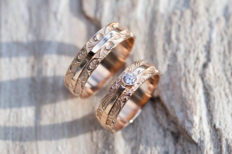 Gold Hochzeitsbänder Set Mit Floralem Ornament. Passender Pärchenring. Seine Und Ihre Ringe von JewelryArcanum
