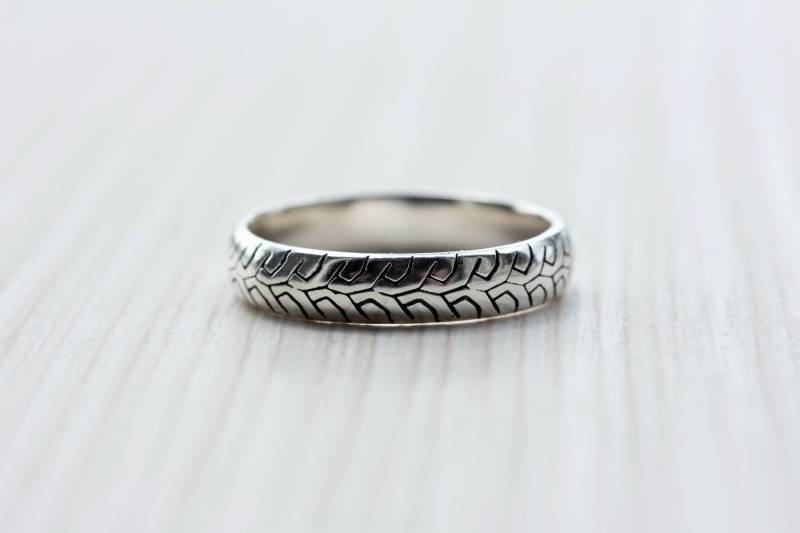 sterling Silber Motorradreifen Ring Aus Geschwärztem von JewelryArcanum
