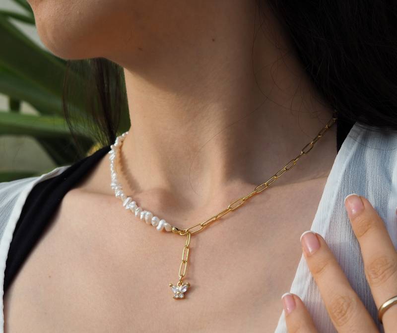 Handmade Butterfly Necklace Freshwater Pearl Summery Gold Plated Chain Jewelry With Sparkly Pendant Handmade Butterfly Necklace Freshwater Pearl Summery Gold Plated Chain Jewelry With Sparkly Pendant von JewelryArtFranci