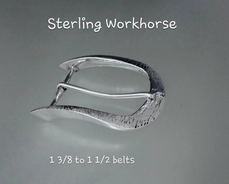 Hufschmied Arbeitspferd 1, 5-Zoll-Gürtelschnalle Aus Massivem Sterlingsilber Mit Hammerschlagmuster Entworfen Und Handgefertigt Von Peter Senesac von JewelryArtStudio