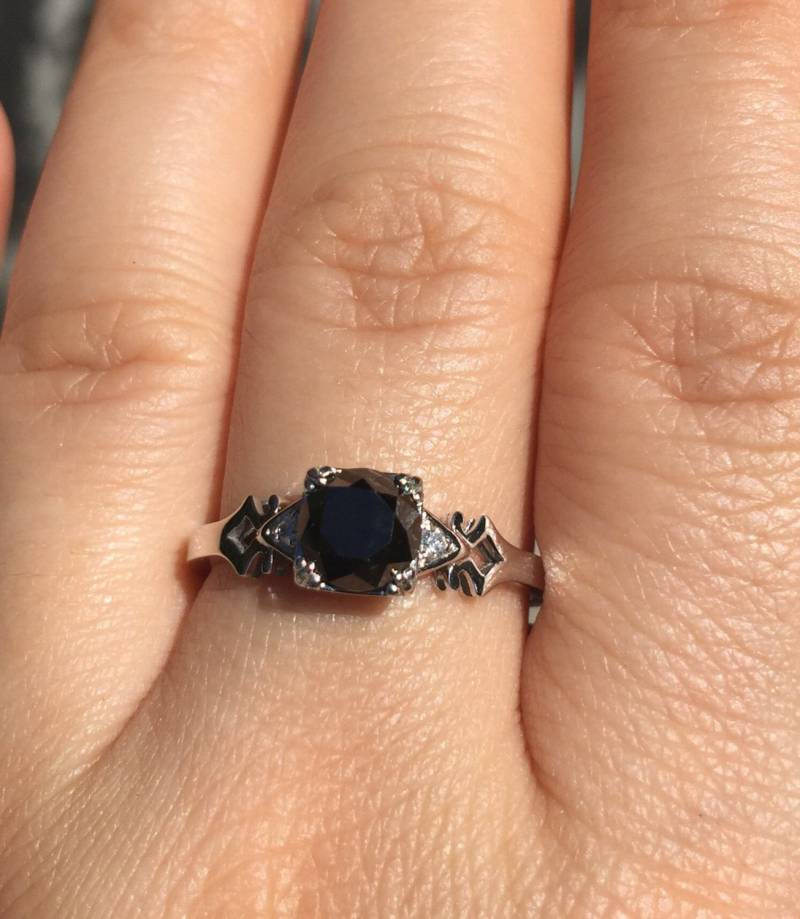 Einzigartige Vintage Verlobungsring 6, 5 Mm Echte Schwarze Diamant Zentrum 14K Weißgold Hochzeit Ring Estate Feine Schmuck Braut Set -V1135 Einzigartige Vintage Verlobungsring 6, 5 Mm Echte Schwarze Diamant Zentrum 14K Weißgold Hochzeit Ring Estate Feine Schmuck Braut Set -V1135 von JewelryArtworkByVick