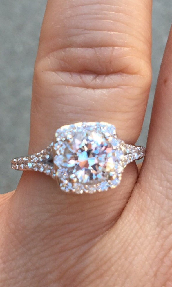 Platin Verlobungsring Diamant Halo 1, 20 Ct Runde Weiß Saphir Ring Feinen Schmuck Aussage Vorschlag Liebe Ring-V1025 Platin Verlobungsring Diamant Halo 1, 20 Ct Runde Weiß Saphir Ring Feinen Schmuck Aussage Vorschlag Liebe Ring-V1025 von JewelryArtworkByVick