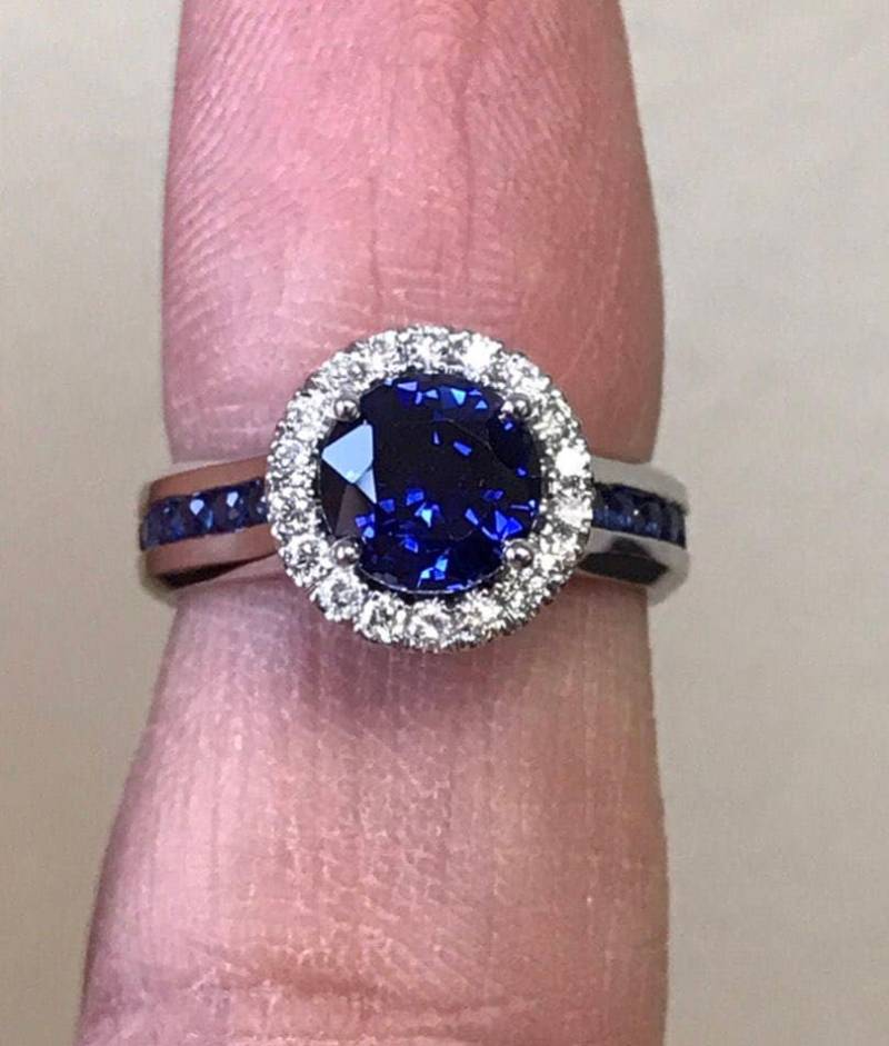 Reserviert Für Corey - 3. Von 6 Zahlungen Blauer Saphir Verlobungsring 14K Weißgold Ring Diamant Halo V1032 Reserviert Für Corey - 3. Von 6 Zahlungen Blauer Saphir Verlobungsring 14K Weißgold Ring Diamant Halo V1032 von JewelryArtworkByVick