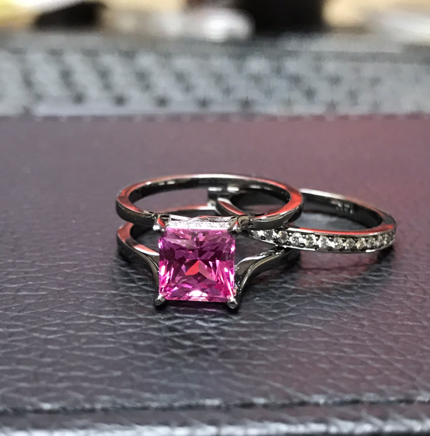Rosa Saphir Verlobungsring Passende Diamant Band 14 K Schwarz Gold Braut Set Prinzessin Geschnitten Einzigartige Hochzeit Ring Valentinstag - V1156 von JewelryArtworkByVick