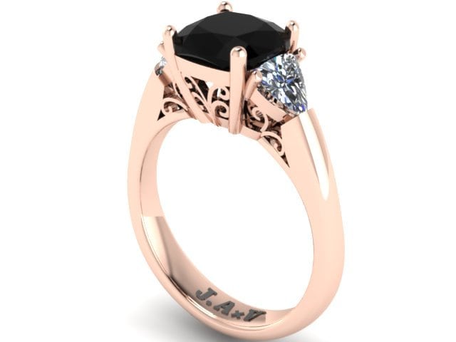 Rose Gold Verlobungsring Kissen Geschnitten Natürliche Schwarze Diamant-Center Und Zwei Billionen Für Immer Brillante Moissanite Side-stones - V1107 von JewelryArtworkByVick