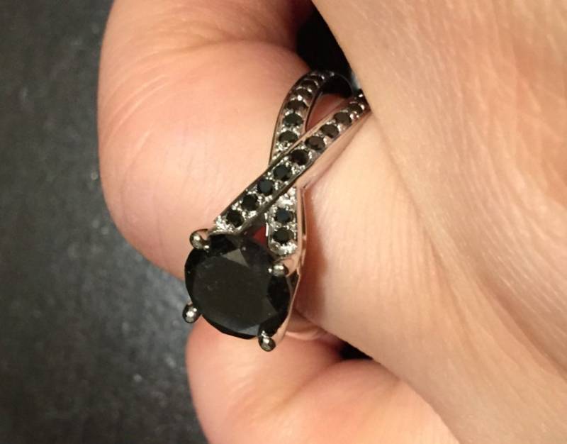 Weißgold Verlobung Schwarz Diamant Verlobungsring Ehering Custom Made Ring 14K Mit 8mm Runde Zentrum - V1106 von JewelryArtworkByVick