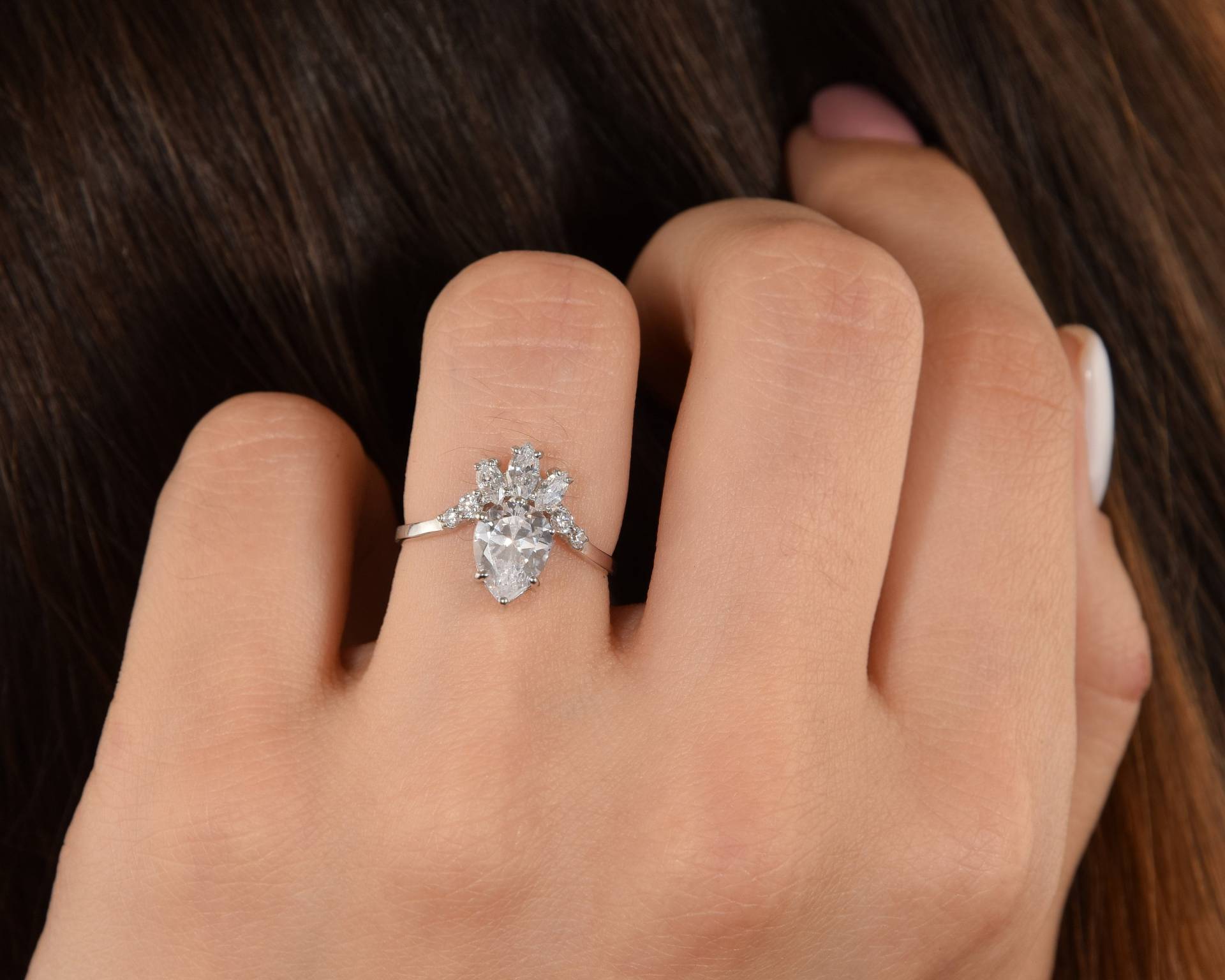 Antiker Stil 925 Sterling Silber Art Deco 1, 5 Ct Tropfen Simulierter Diamant Damen Verlobungsring, Einzigartiger Versprechen Ring Für Sie von JewelryAsteria