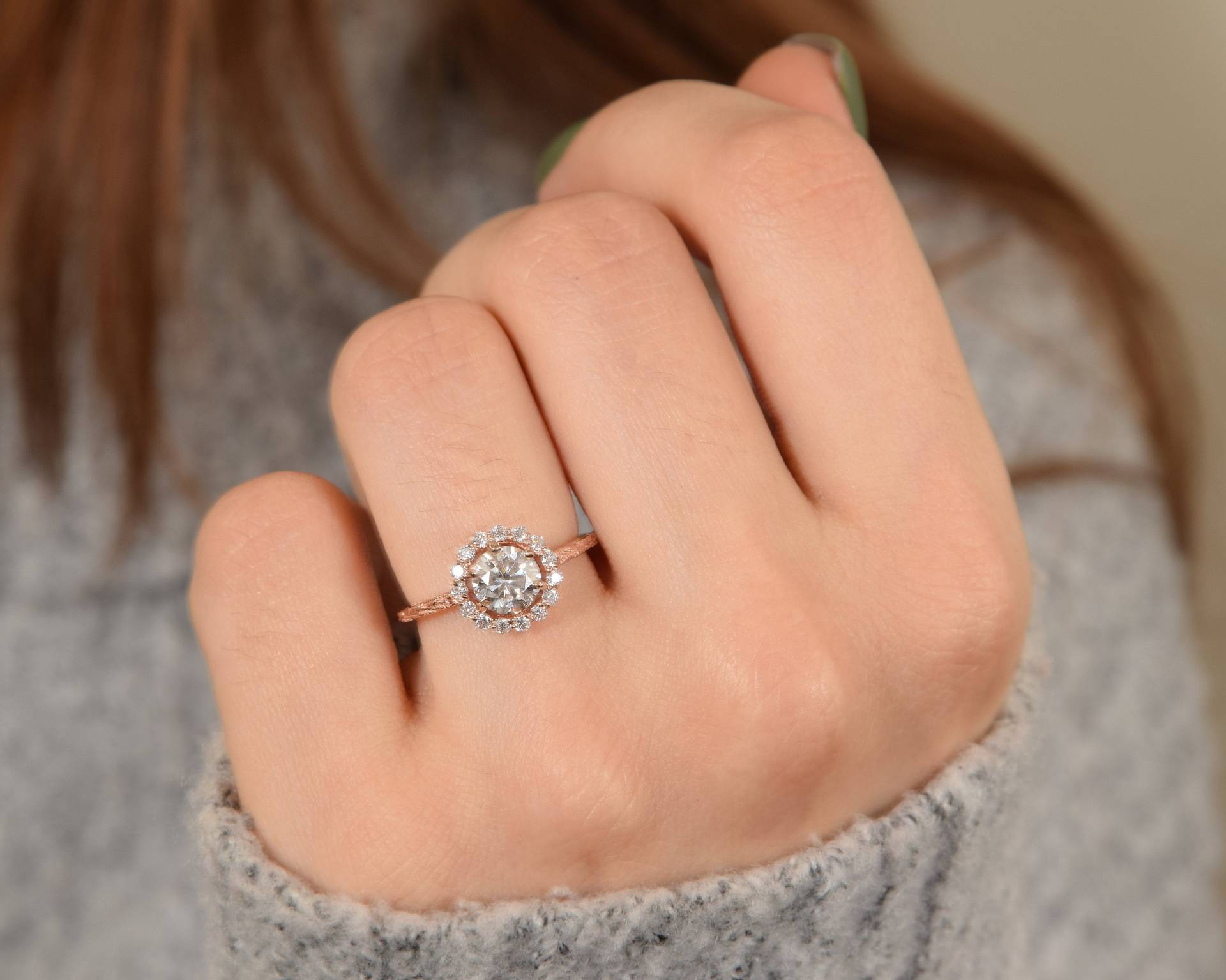 Blatt Verlobungsring, Halo Ring, 6mm Rundschliff Moissanite 14K Rose Gold Stacking Versprechen Ring Für Sie, Jubiläumsring von JewelryAsteria