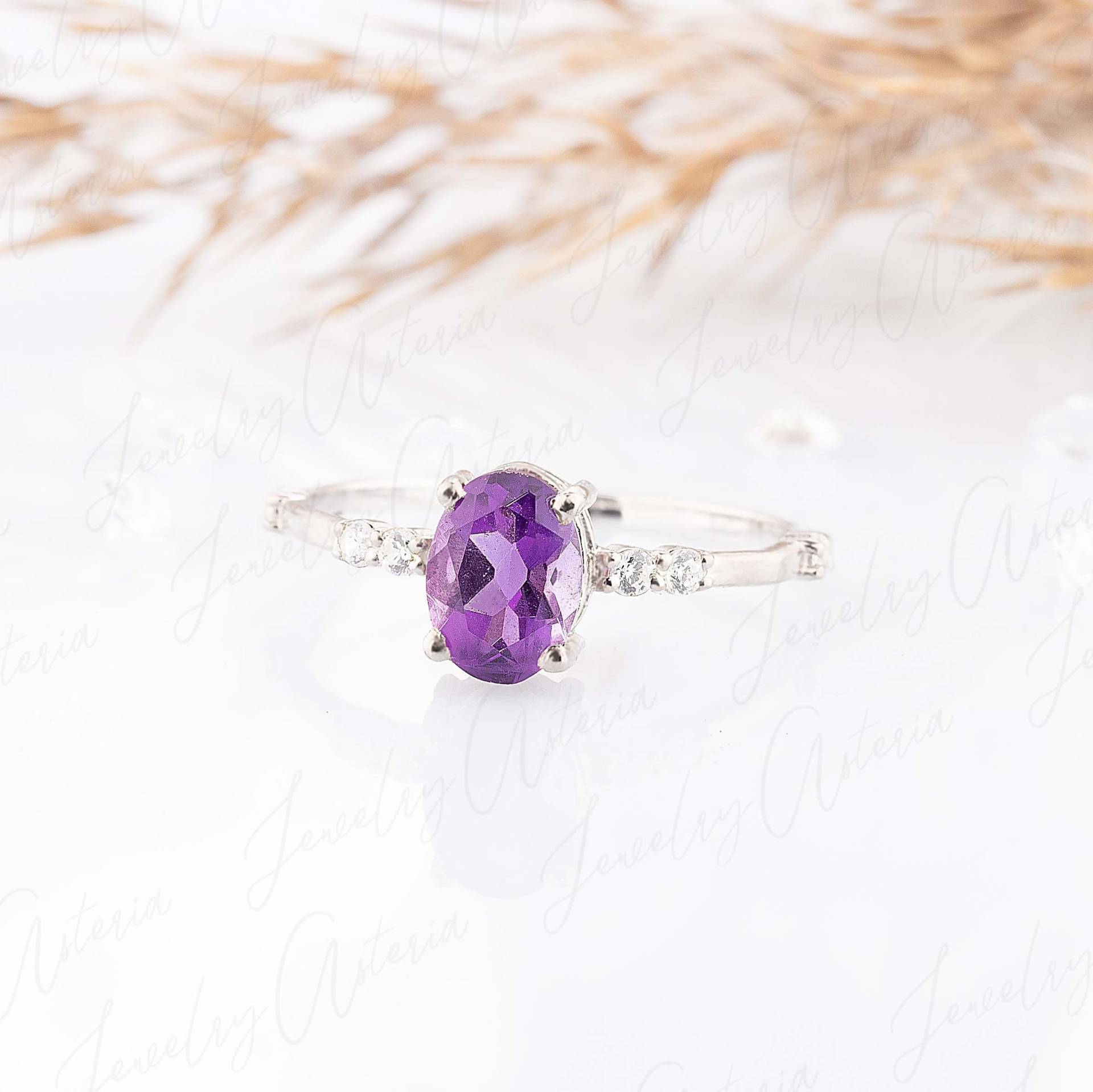 Einfacher Und Zierlicher 925 Sterling Silber Ovaler Amethyst Versprechen Ring Für Sie, Winziger Lila Verlobungsring, Damen Ehering von JewelryAsteria