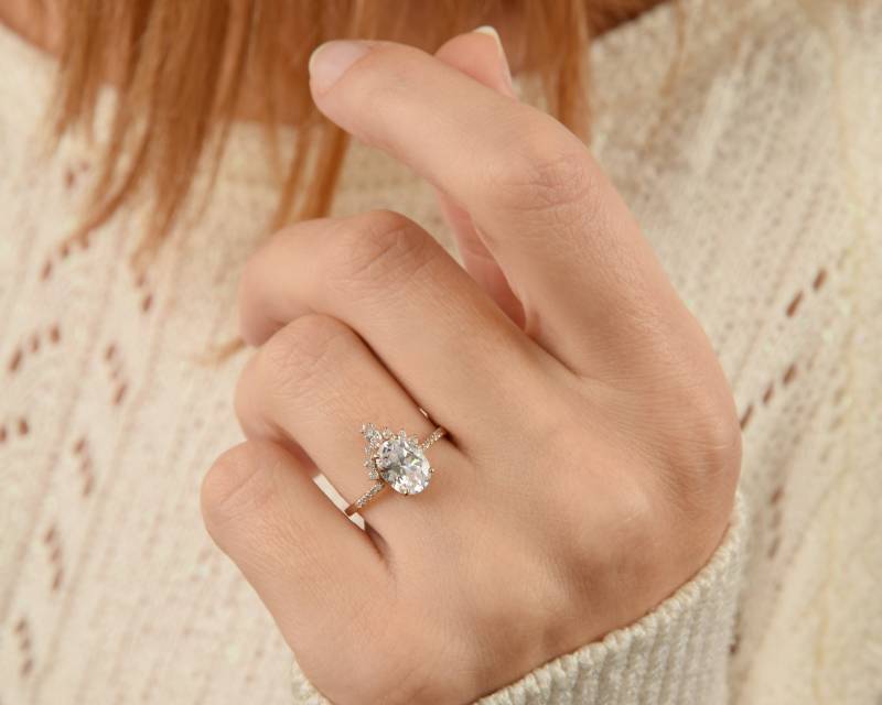 Krone Tiara Verlobungsring, Dainty 6 X 8 Mm 1.5Ct Ovaler Moissanit Versprechensring Für Sie, Einzigartiger Braut - Und Hochzeitsring Frauen von JewelryAsteria