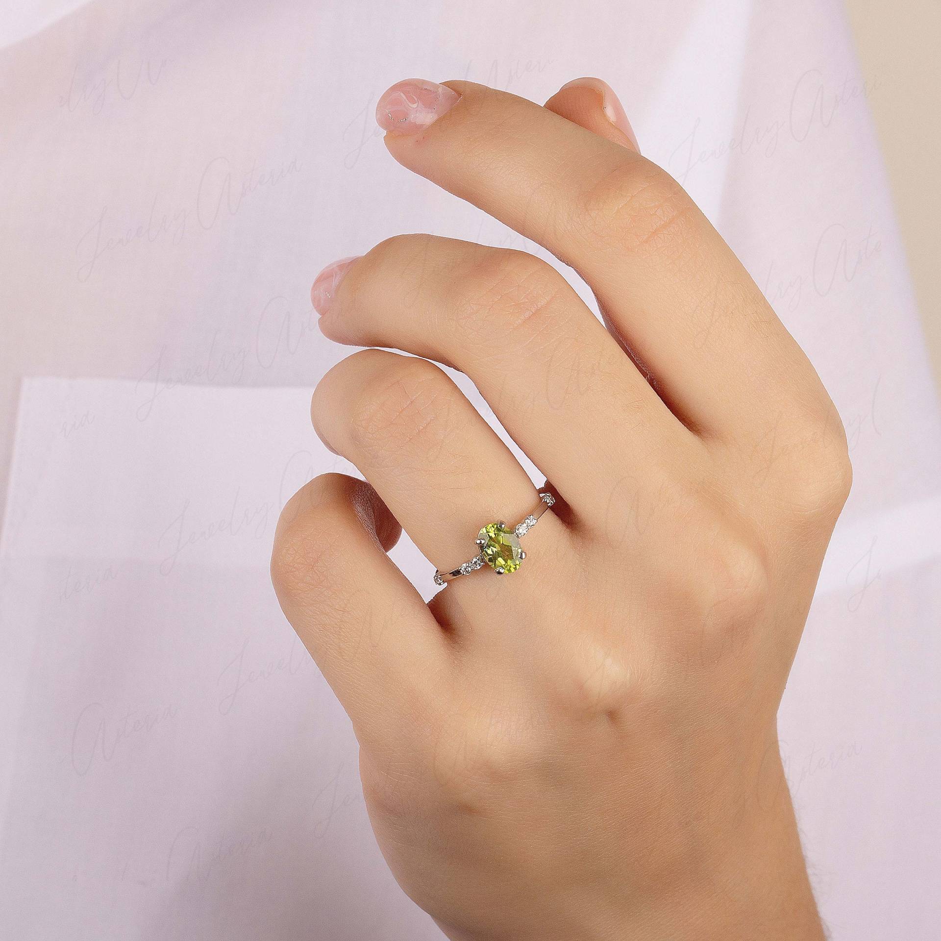 Silber Peridot Verlobungsring Für Frauen, Zierlicher Verlobungsring, Jubiläumsgeschenk, Silberring, Ring Freundin von JewelryAsteria