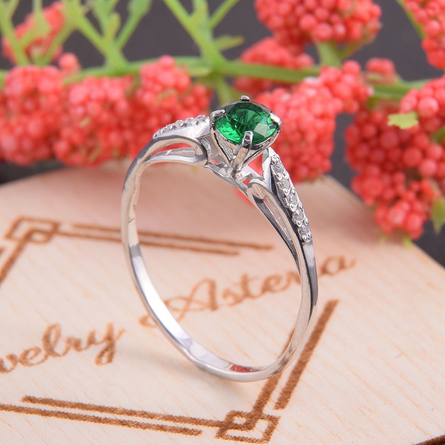 Smaragdring, Art-Deco-Ring, Verlobungsring, Versprechensring Für Sie, Frauenversprechensring, Antiker Stilring, Grüner Steinring, Mai Birthstone von JewelryAsteria