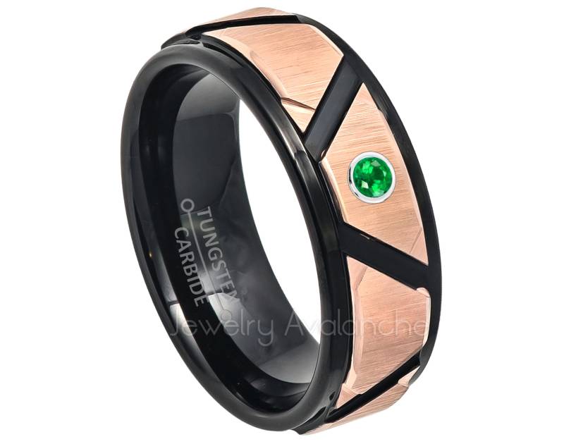 2-Ton Schwarz Wolframring, Smaragd Herrenring, Wolfram Birthstone Ring Nach Maß, Comfort Fit Ehering Mit Mehreren Rillen von JewelryAvalanche