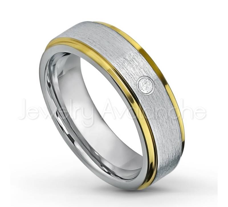 April Birthstone Ring, 0.07Ctw Diamant Solitaire Band, 6 Mm Gelbgold Plated Comfort Fit 2-Ton Wolframcarbid Ehering von JewelryAvalanche