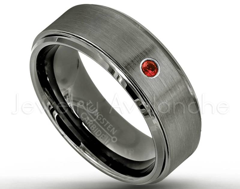 Gebürsteter Gunmetal Wolframring 0.07Ct Granat Herrenring Comfort Fit Dunkelgrauer Januar Geburtsstein Ring Tn616Bs von JewelryAvalanche