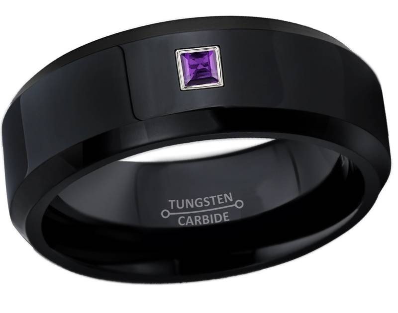 Nach Maß 0.05Ct Princess Cut Amethyst Wolframring, Polierter Überzogener Wolframkarbid-Ehering, 8 Mm Jubiläumsring Tn084Ps von JewelryAvalanche