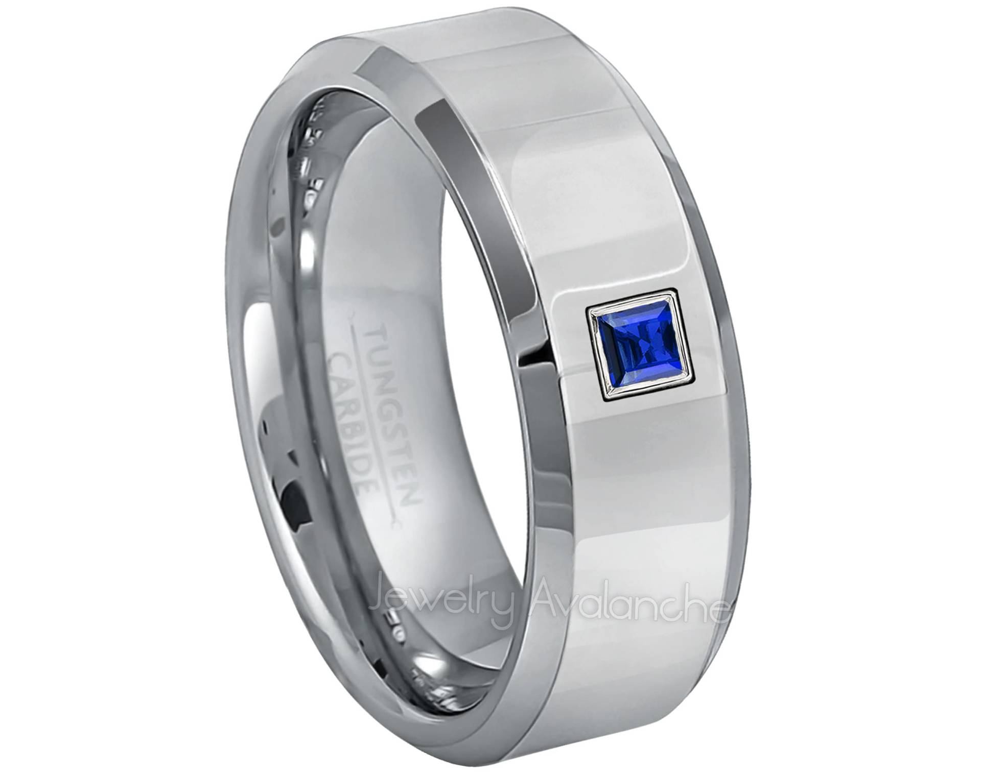 Nach Maß 0.10Ct Princess Cut Saphir Wolframring, Polierte Abgeschrägte Kante Wolframcarbid Ehering, 8 Mm Jubiläumsring von JewelryAvalanche