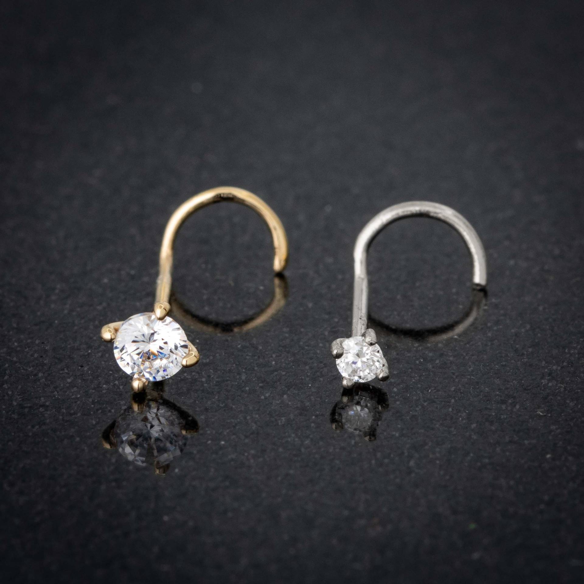 Solide 14Kt Gold Moissanit Nasenstecker, 22G Nase Schraube Bolzen Prong Set Moissanite Edelstein, Gelbgold Bolzen, Weißgold Solide 14Kt Gold Moissanit Nasenstecker, 22G Nase Schraube Bolzen Prong Set Moissanite Edelstein, Gelbgold Bolzen, Weißgold von JewelryAvalanche