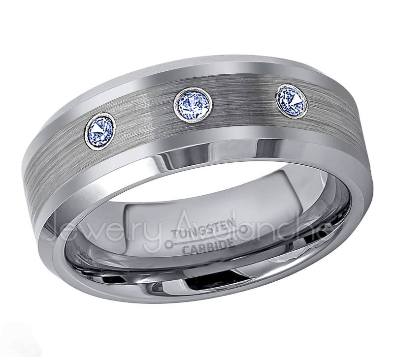 Wolfram Ring Dezember Birthstone 0.21Ctw Tansanit 3-stein Gebürstet Comfort Fit Abgeschrägter Hartmetall Ehering Tn002Bs von JewelryAvalanche
