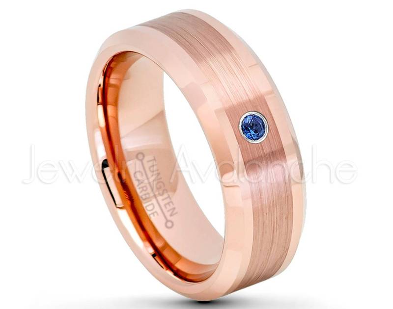 Wolframring Rosegold, Blauer Saphir 0.07Ct Ring, September Birthstone Ring 8 Mm Abgeschrägte Kante Comfort Fit Wolfram Ehering Tn732Bs von JewelryAvalanche