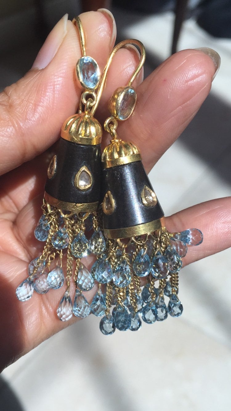 Angebot 18K Gold Blautopas Ohrring Mit Palisander Ungewöhnlicher, Atemberaubender Designer 22K Gold-Inlay Auf Versteinertem Holz März Geburtsstein von JewelryBYJuhi