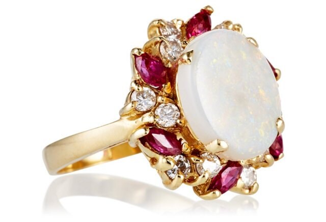 Opal Diamant Rubin Ring, 14K Gold Glamouröser Nachlassring von JewelryBYJuhi