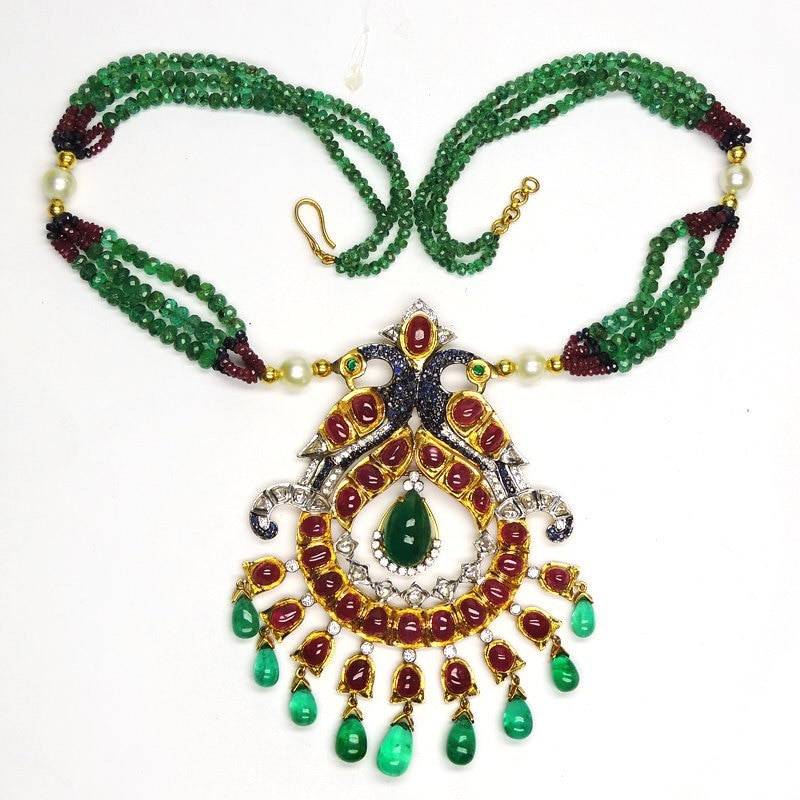 Seltene Rubin, Smaragd Blauer Saphir Pfau Halskette von JewelryBYJuhi