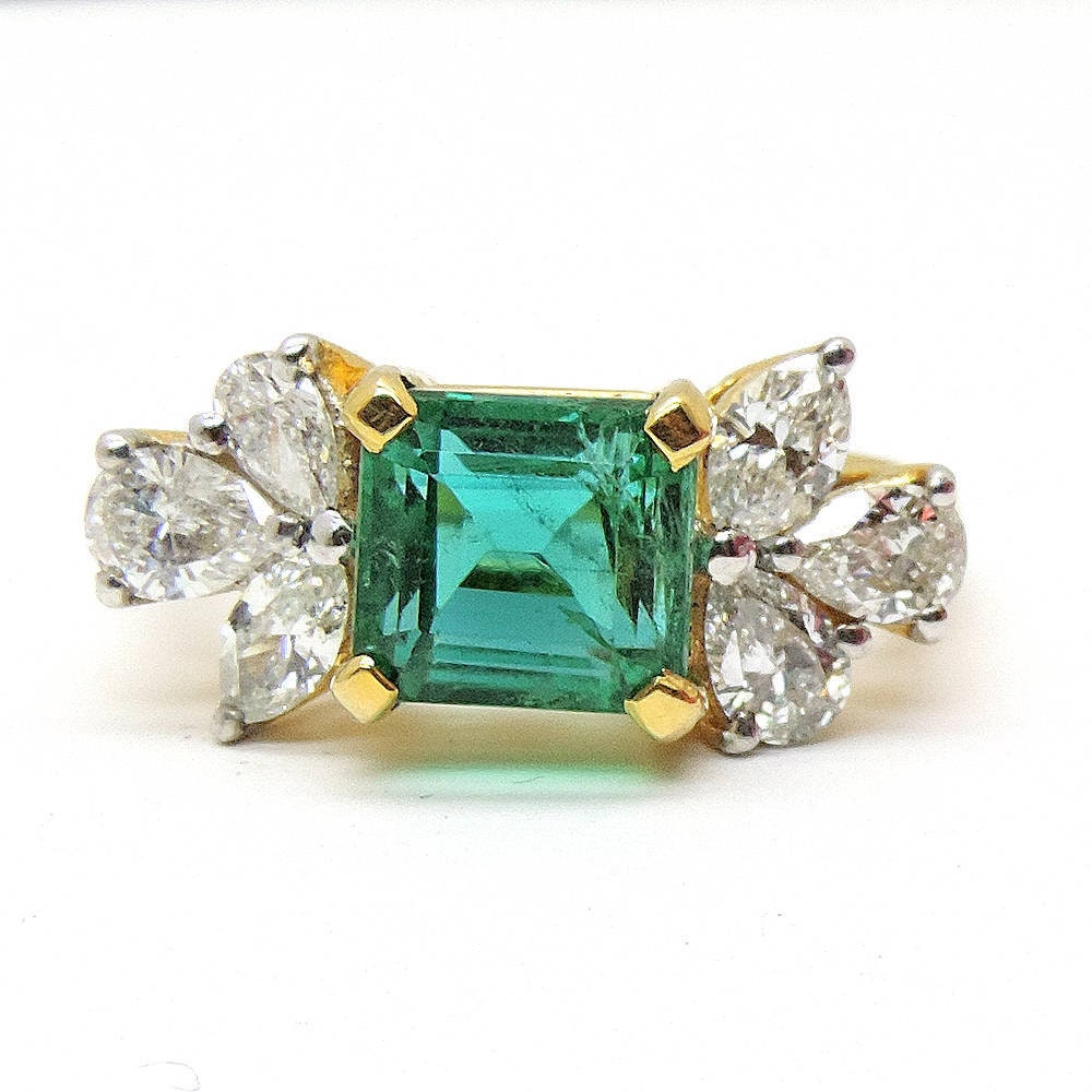 Smaragd Und Marquise Diamant Ring, 3, 35 Karat 18K Gelbgold Echter Form Ring von JewelryBYJuhi