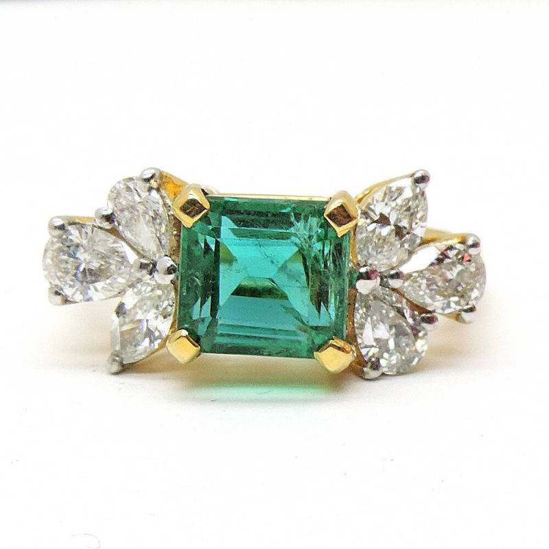 Smaragd Und Marquise Diamant Ring, 3, 35 Karat 18K Gelbgold Echter Form Ring von JewelryBYJuhi