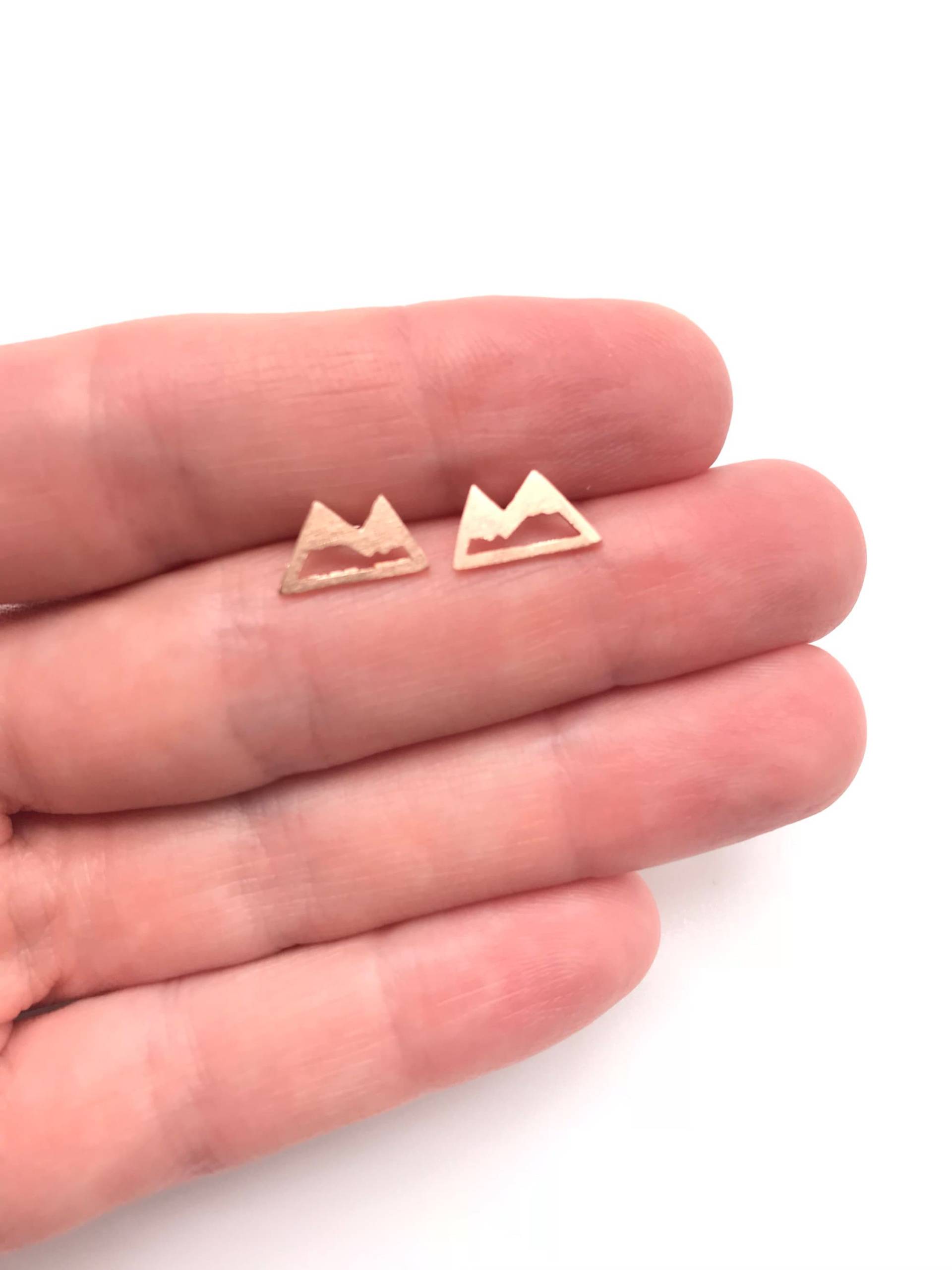 Ohrringe Bergkette Gebirgskette Bergspitze Schnee Spitze Minimalist Ohrstecker Ski Fahren Natur Rose Gold Silber Ohrringe Bergkette Gebirgskette Bergspitze Schnee Spitze Minimalist Ohrstecker Ski Fahren Natur Rose Gold Silber von JewelryBarLove