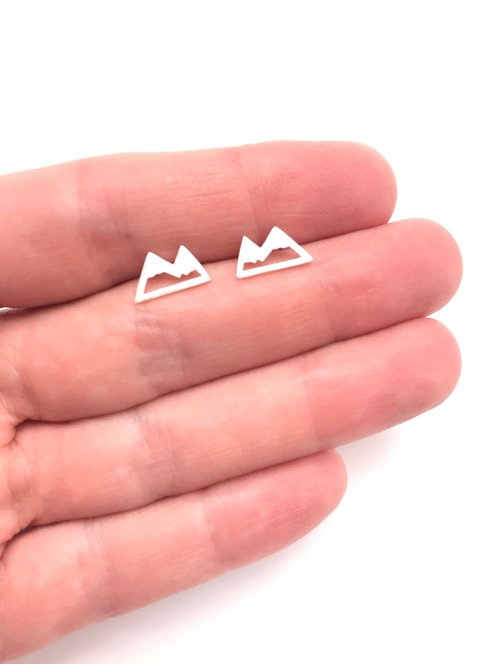 Ohrringe Bergkette Gebirgskette Bergspitze Schnee Spitze Minimalist Ohrstecker Ski Fahren Natur Rose Gold Silber Ohrringe Bergkette Gebirgskette Bergspitze Schnee Spitze Minimalist Ohrstecker Ski Fahren Natur Rose Gold Silber von JewelryBarLove