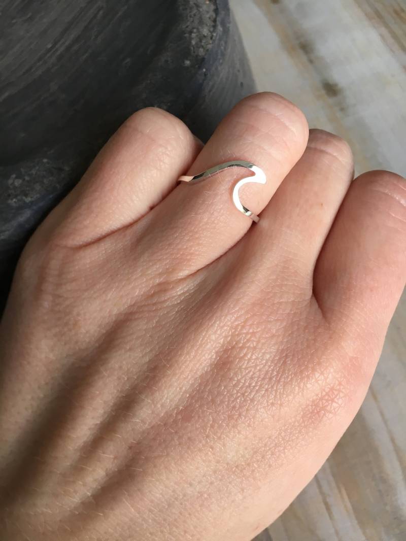 Wellenring Surferring Verstellbarer Minimalist Ozean Strandring Surfermädchen Ring Midi Silber Rosegold Wellenring Surferring Verstellbarer Minimalist Ozean Strandring Surfermädchen Ring Midi Silber Rosegold von JewelryBarLove