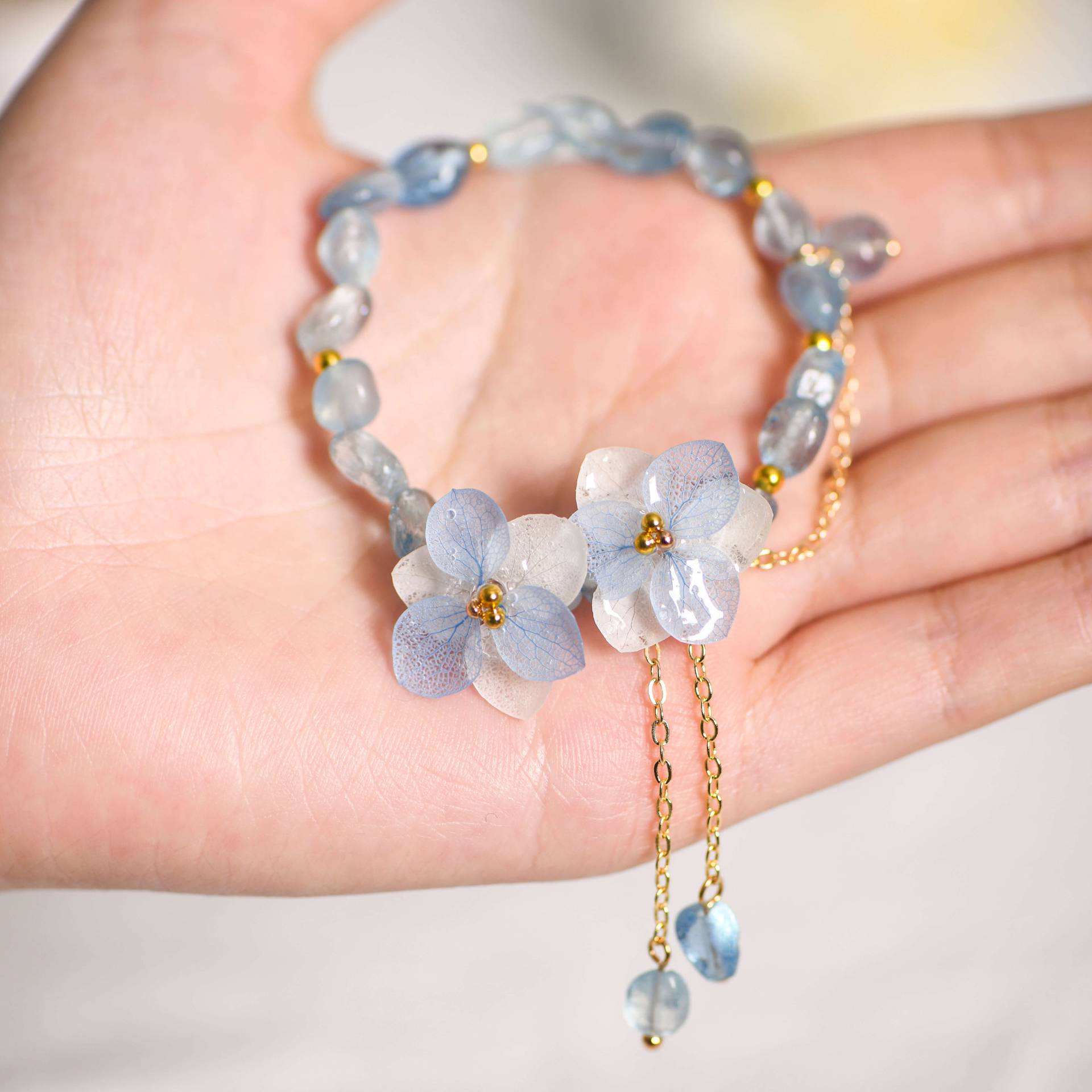 Blaue Hortensie Kristallperlen Armband Echte Blumen Charm Blaue Hortensie Kristallperlen Armband Echte Blumen Charm von JewelryBlossomLA