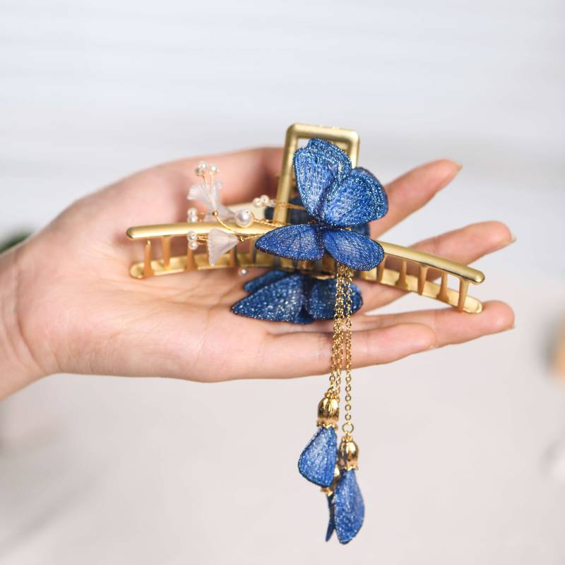 Blaue Schmetterlings-Blumen-Haarkralle Quasten-Garten-Haarspange Blaue Schmetterlings-Blumen-Haarkralle Quasten-Garten-Haarspange von JewelryBlossomLA