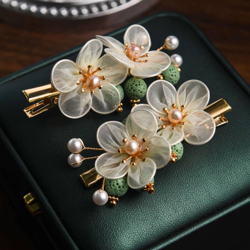 Handgefertigte Pflaume Blumen Haarspange Set Süßwasserperle Hochzeit Accessoire Handgefertigte Pflaume Blumen Haarspange Set Süßwasserperle Hochzeit Accessoire von JewelryBlossomLA