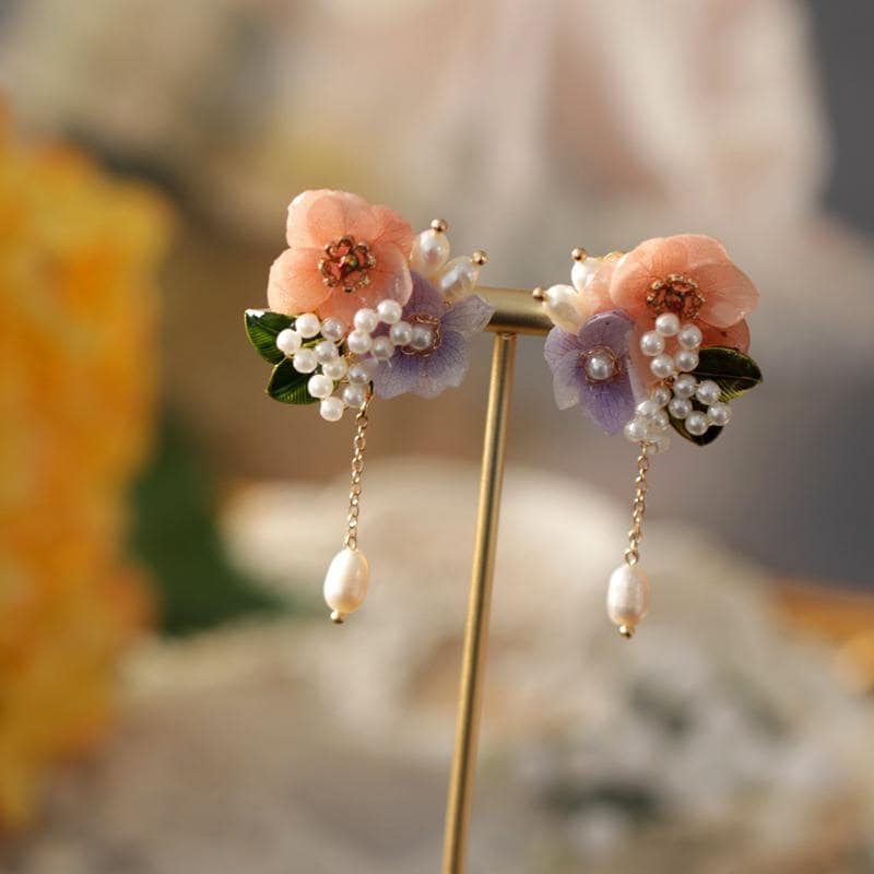 Hortensien-Süßwasserperlen-Ohrringe Echte Blüten-Ohrstecker Hortensien-Süßwasserperlen-Ohrringe Echte Blüten-Ohrstecker von JewelryBlossomLA