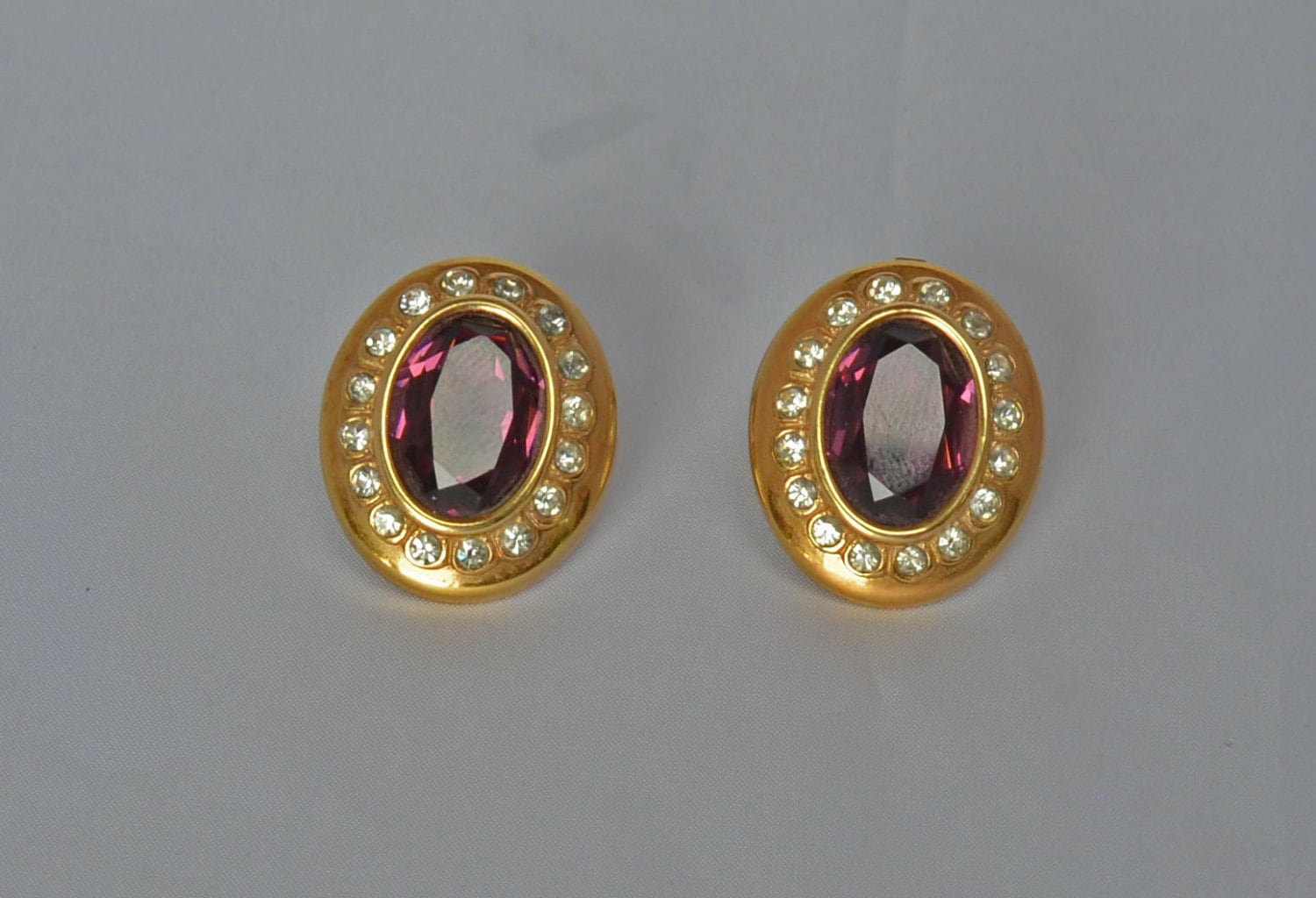 Elegante Vintage Vid Ohrringe Amethyst Facettierten Strass Gold Clips von JewelryBoulevard