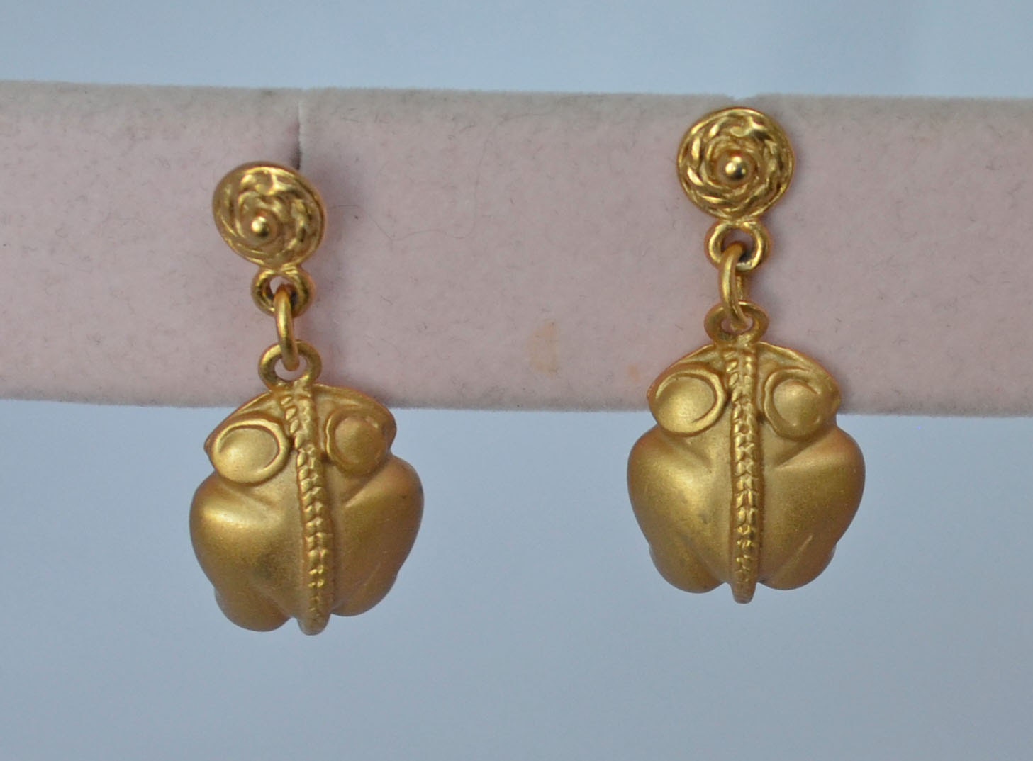 Vintage 18K Gold Wash Frosch Tropfen Ohrringe Durchbohren von JewelryBoulevard