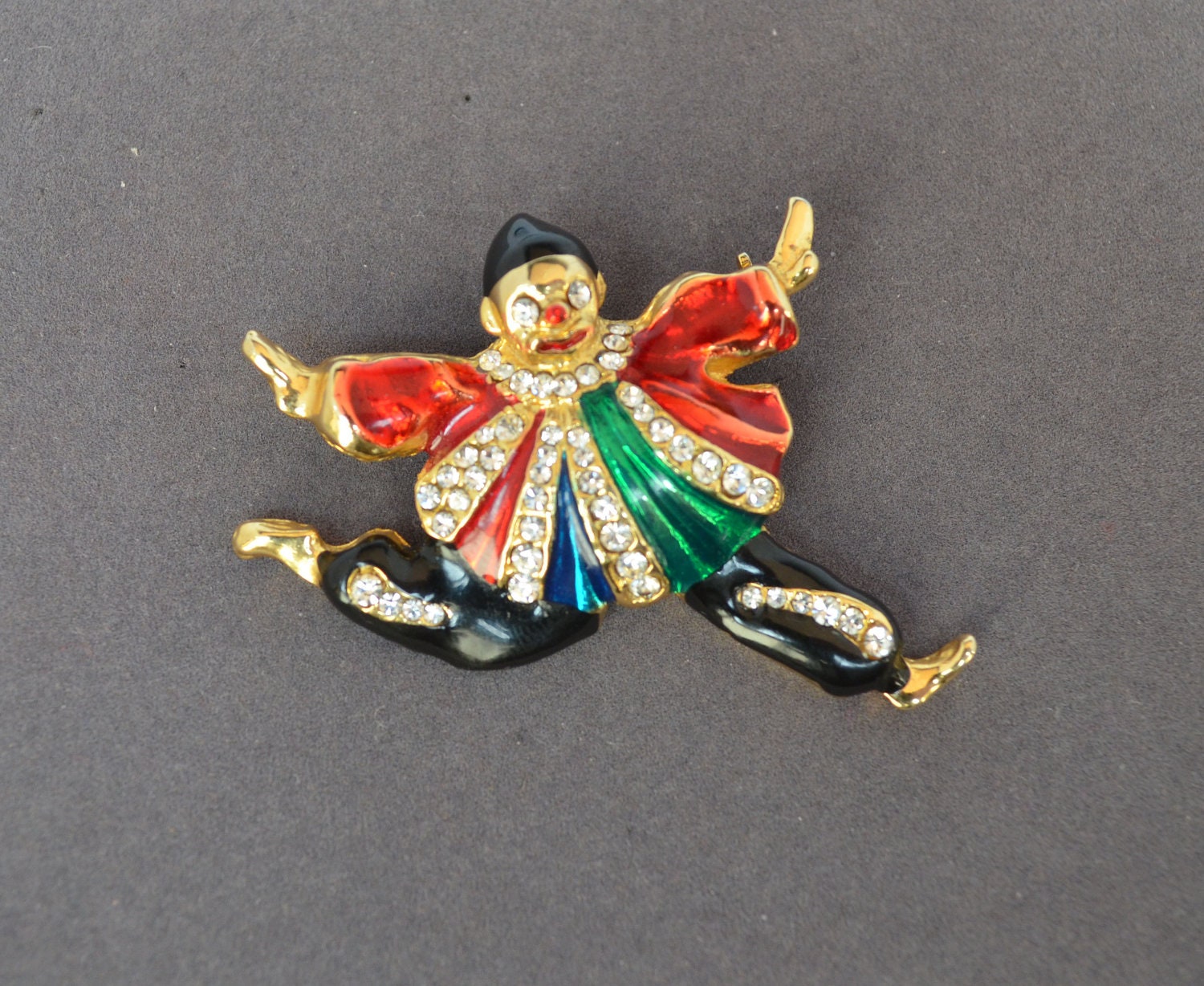 Wunderschöner Vintage Pin Clown Strass Emaille von JewelryBoulevard