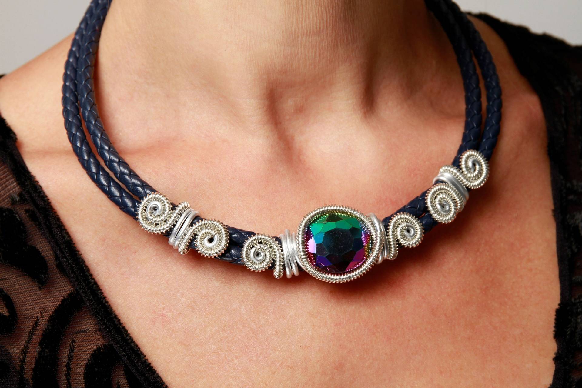 Wire Wrap Regenbogen Perlen Kurze Halskette Blau Abend Handarbeit Verstellbar Edel Ausgefallener Schmuck Für Frauen Multicolor Chic Wire Wrap Regenbogen Perlen Kurze Halskette Blau Abend Handarbeit Verstellbar Edel Ausgefallener Schmuck Für Frauen Multicolor Chic von JewelryByAlexDesigns
