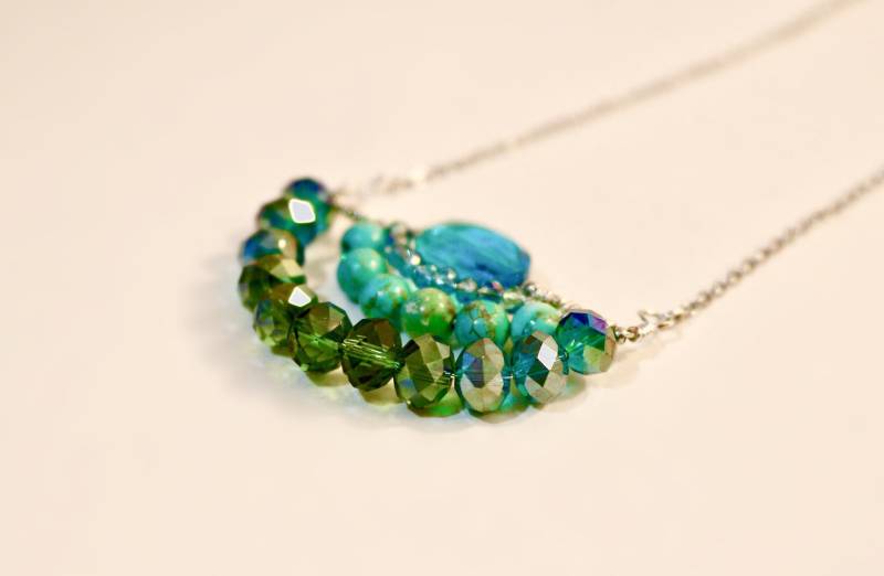 Türkis Perlen Draht Eingewickelt Halskette Türkis Perlen Draht Eingewickelt Halskette von JewelryByDahee
