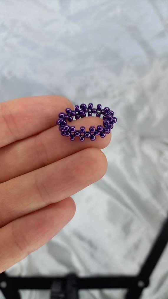 Glasperlenring von JewelryByGusieva