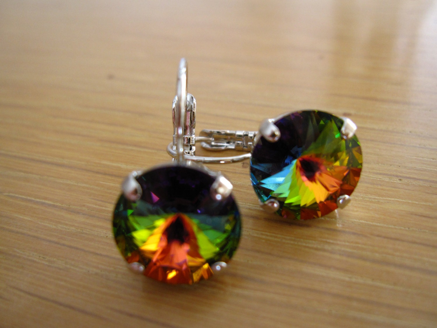 Rhodium Überzogene Messing 12 Mm Vitrail Medium Swarovski Kristall Ohrringe Rhodium Überzogene Messing 12 Mm Vitrail Medium Swarovski Kristall Ohrringe von JewelryByJanine