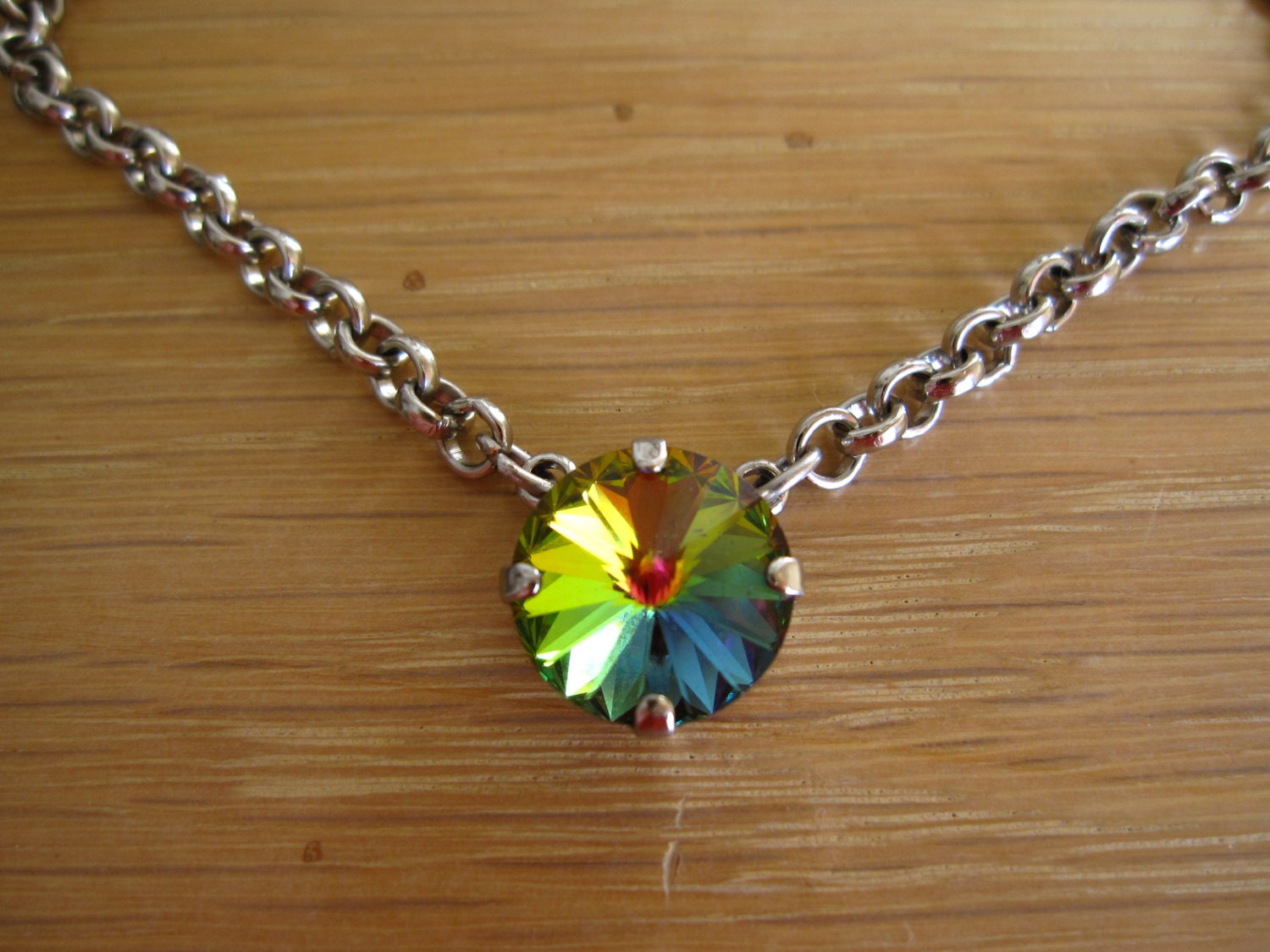 Vitrail Mittelgroße Swarovski Kristall Anhänger Halskette An Einer Rhodinierten Rolo Kette Vitrail Mittelgroße Swarovski Kristall Anhänger Halskette An Einer Rhodinierten Rolo Kette von JewelryByJanine