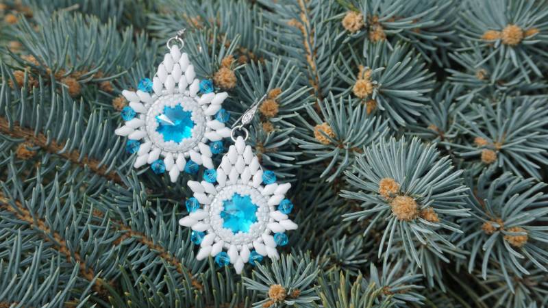 Schneeflocken Ohrringe Sterling Silber, Blauer Kristall Winterschmuck von JewelryByKozlovski