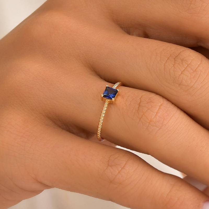 14K Solid Gold Solitaire 4.0 Mm/1.5 Seilband September Birthstone Stapelbarer Natürlicher Echter Saphirring Ring von JewelryByLOVEUS
