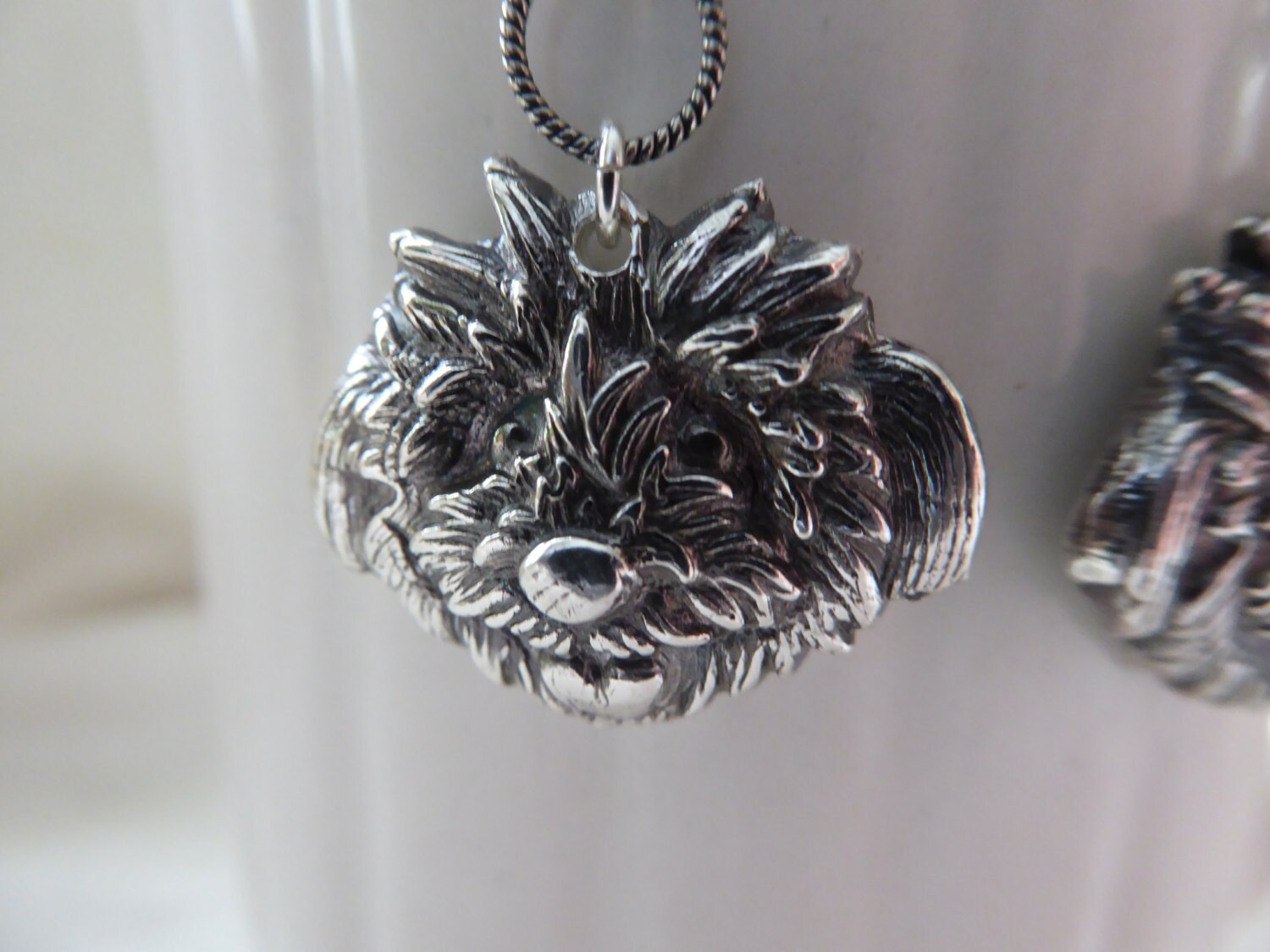 Handwerker Silber Shaggy Welpen Handgemachte Ohrringe Handwerker Silber Shaggy Welpen Handgemachte Ohrringe von JewelryArtByLaDeane